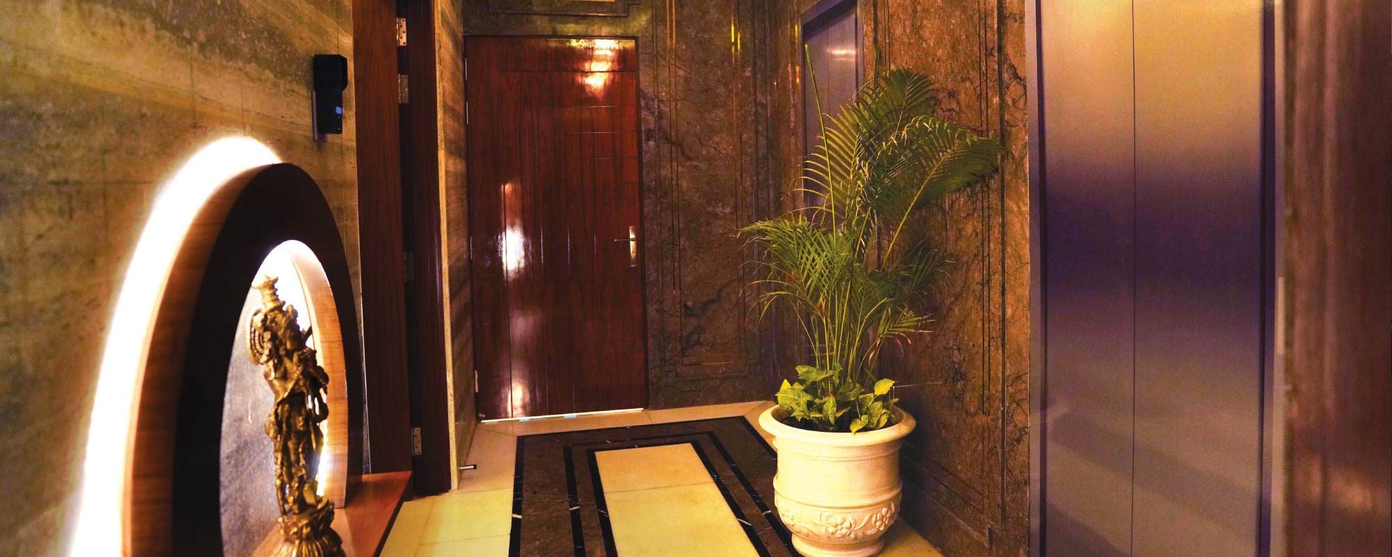 Gaurs Platinum Towers — photo 3